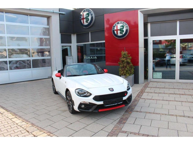 Abarth 124 Spider