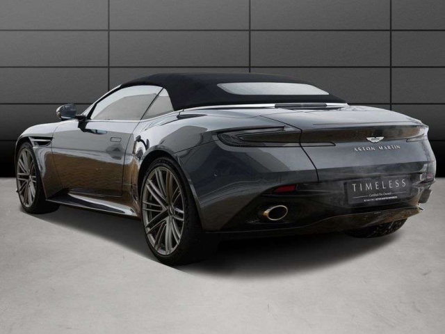 Aston Martin DB12