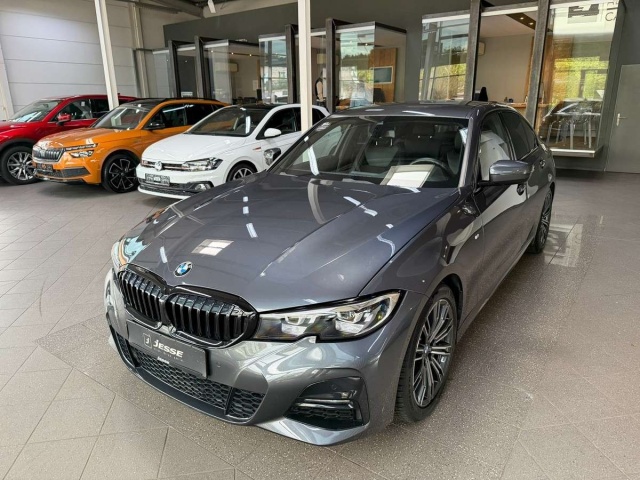 BMW 330