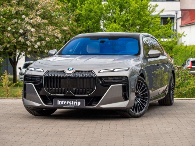 BMW 740