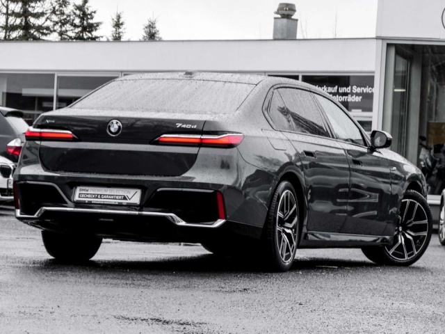 BMW 740