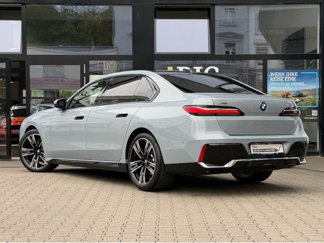 BMW 740