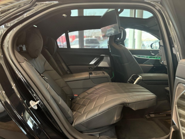 BMW 740
