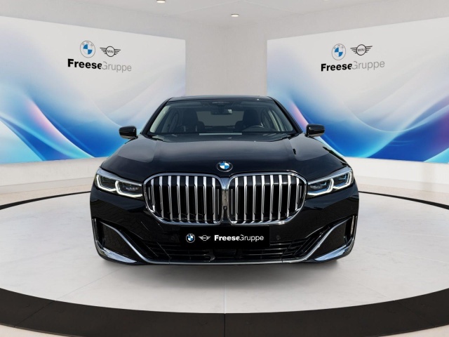 BMW 745