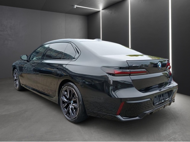 BMW 750