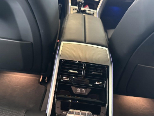 BMW 840