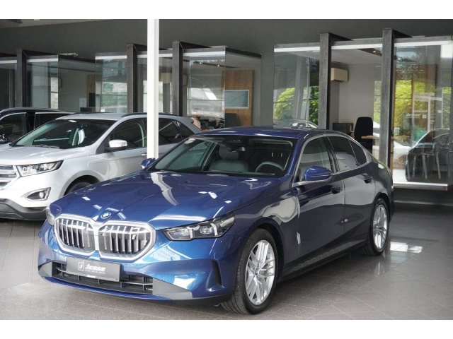 BMW i5