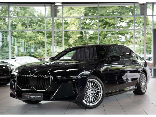 BMW i7