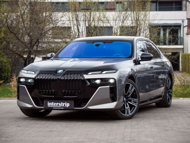 BMW i7