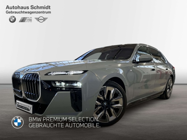 BMW i7