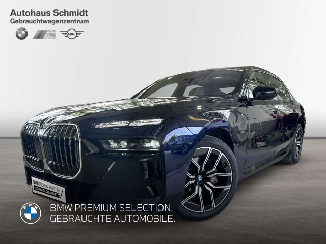BMW i7