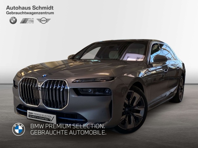 BMW i7
