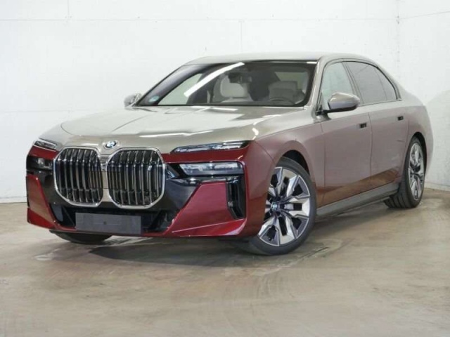 BMW i7