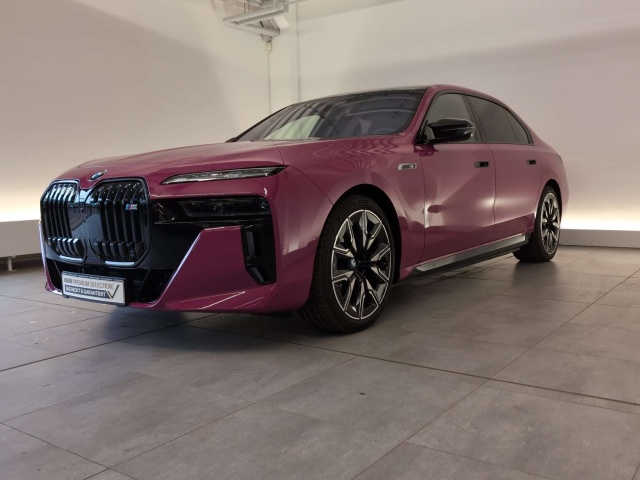 BMW i7