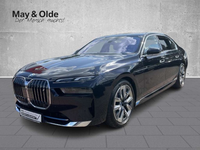 BMW i7