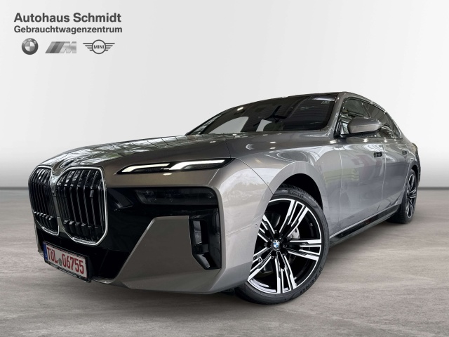 BMW i7