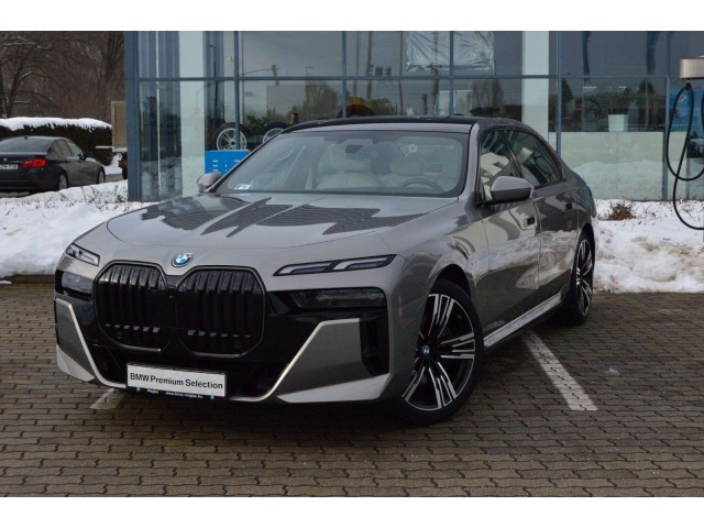 BMW i7
