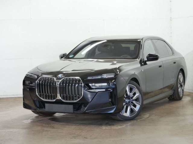 BMW i7