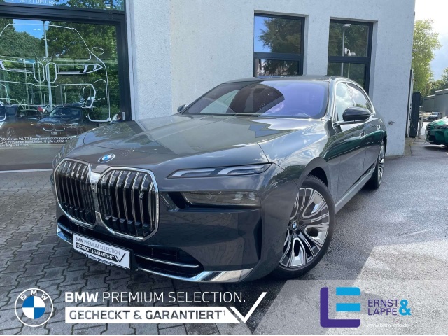 BMW i7