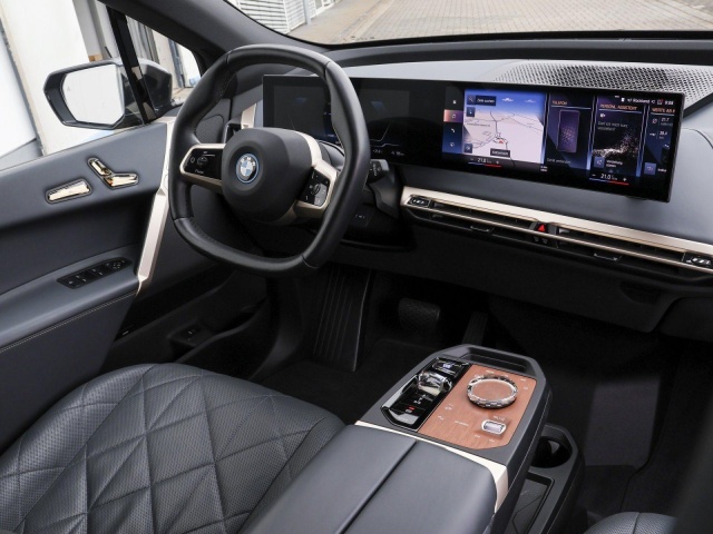 BMW iX