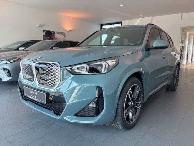BMW iX1