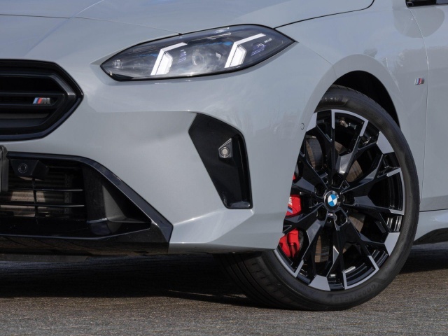 BMW M235