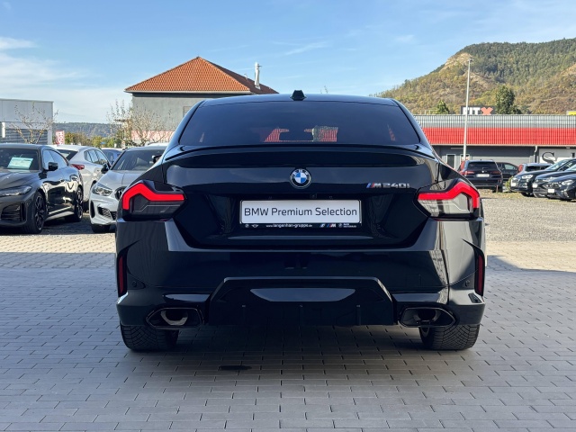 BMW M240i