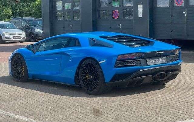 Lamborghini Aventador