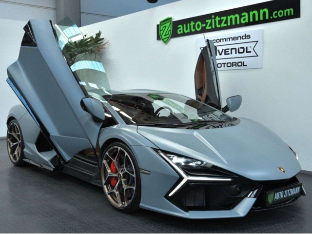 Lamborghini Revuelto