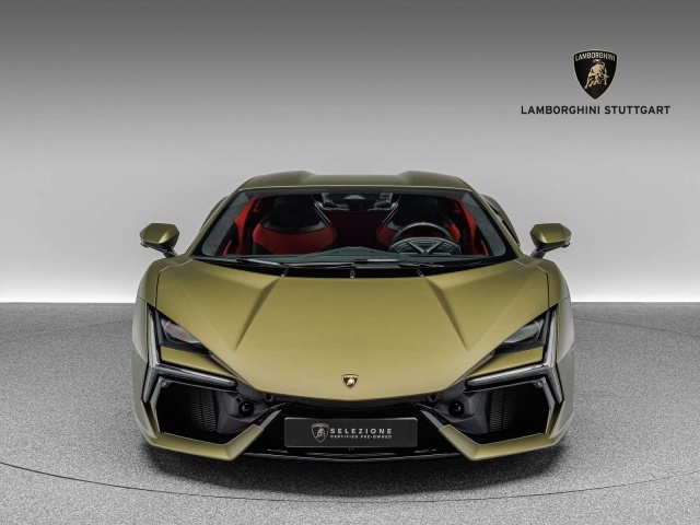 Lamborghini Revuelto