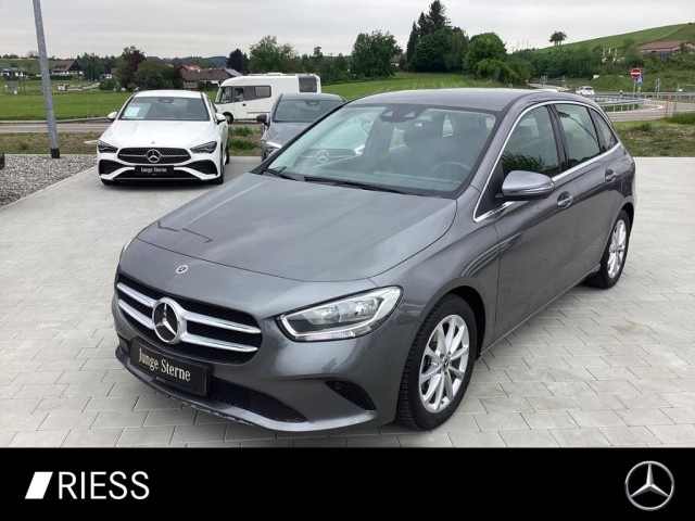 Mercedes-Benz B 180
