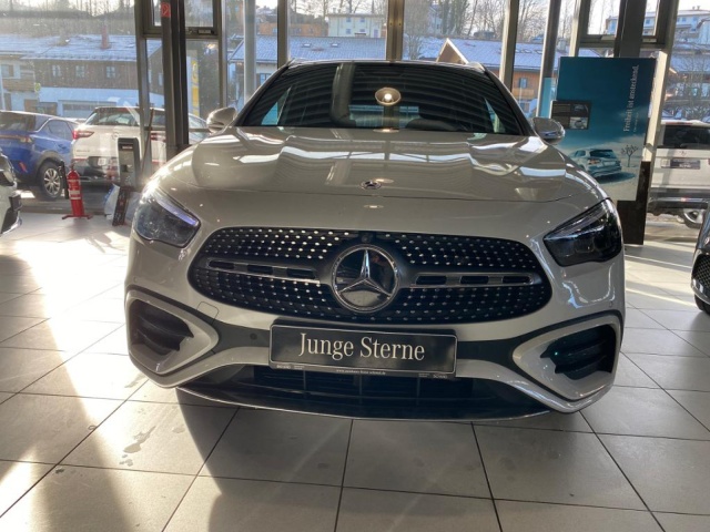 Mercedes-Benz GLA 200