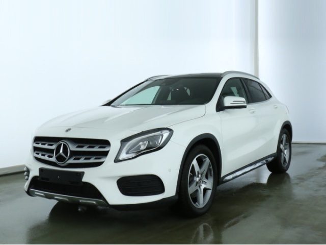 Mercedes-Benz GLA 220