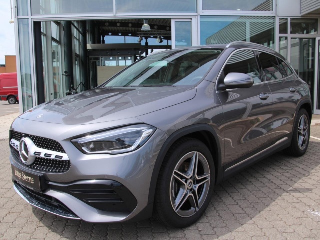 Mercedes-Benz GLA 220