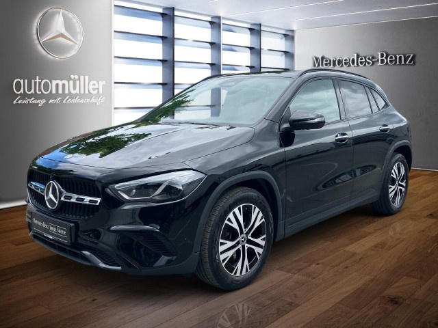 Mercedes-Benz GLA 220