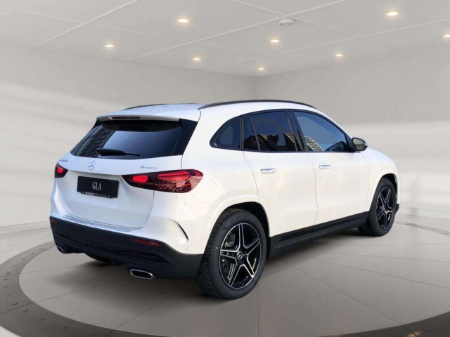 Mercedes-Benz GLA 220