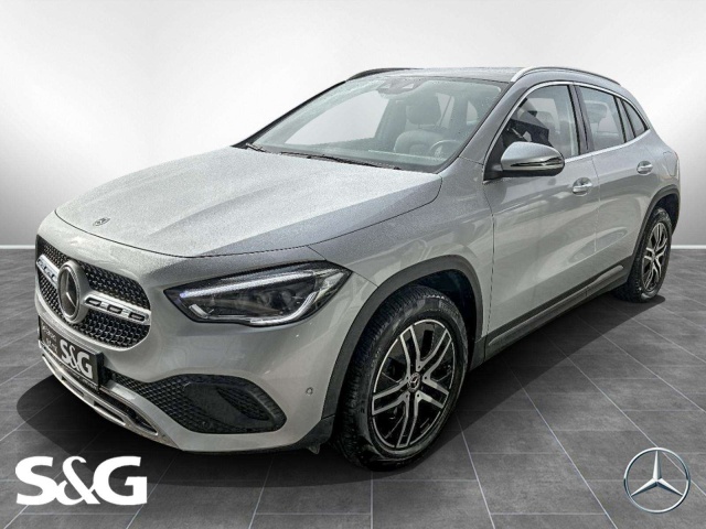 Mercedes-Benz GLA 220