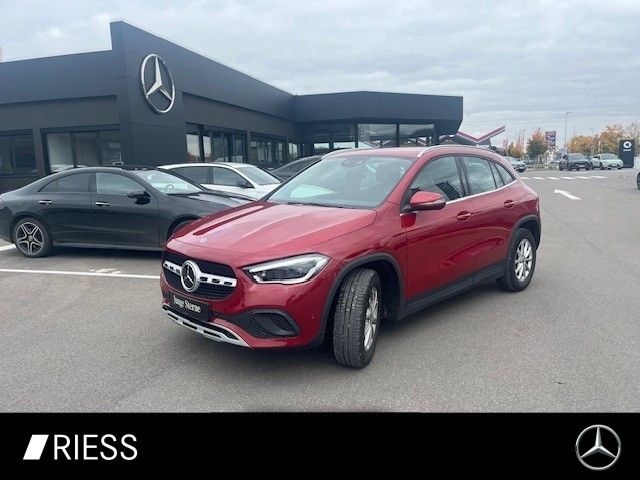 Mercedes-Benz GLA 220