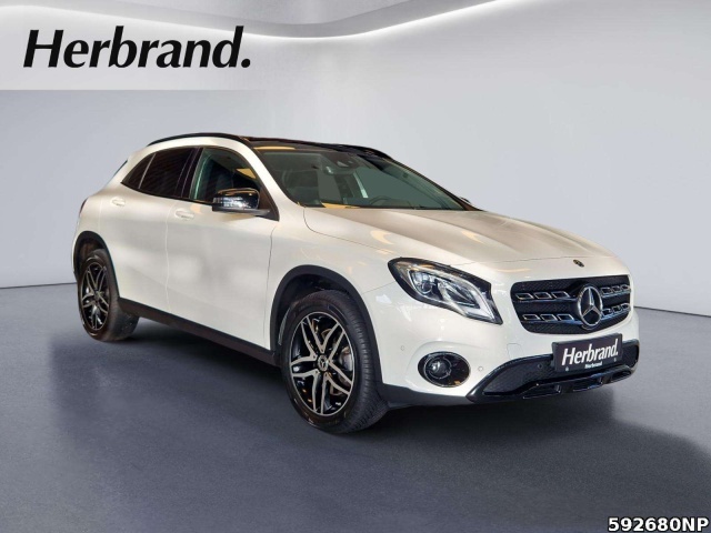 Mercedes-Benz GLA 220
