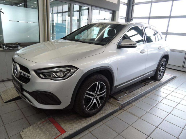 Mercedes-Benz GLA 220