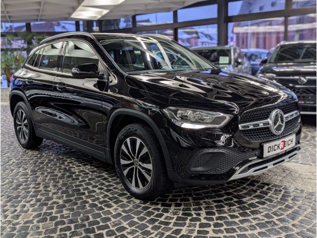 Mercedes-Benz GLA 220