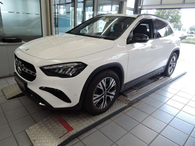 Mercedes-Benz GLA 220