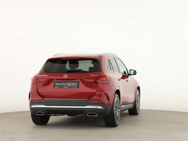 Mercedes-Benz GLA 220