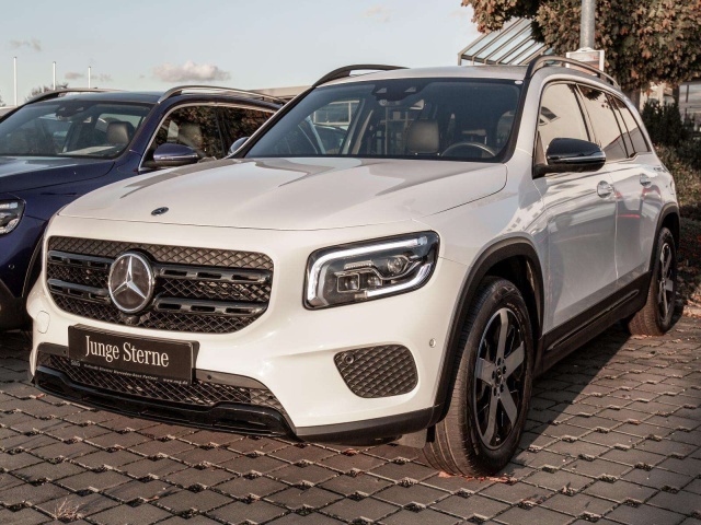 Mercedes-Benz GLB 220