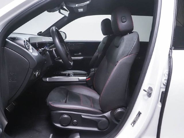 Mercedes-Benz GLB 220