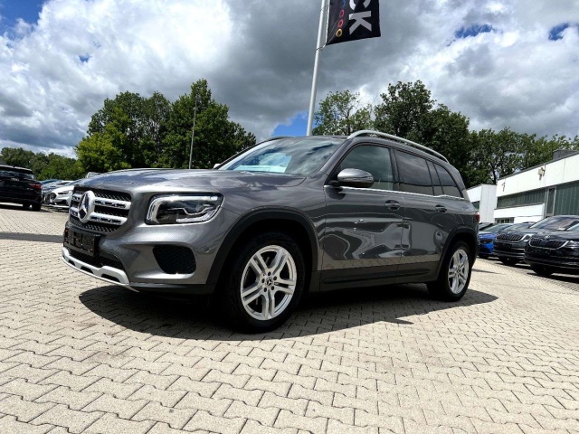 Mercedes-Benz GLB 220