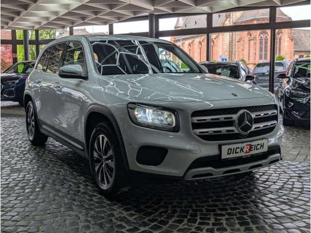 Mercedes-Benz GLB 220