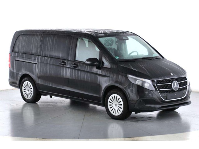 Mercedes-Benz V 220