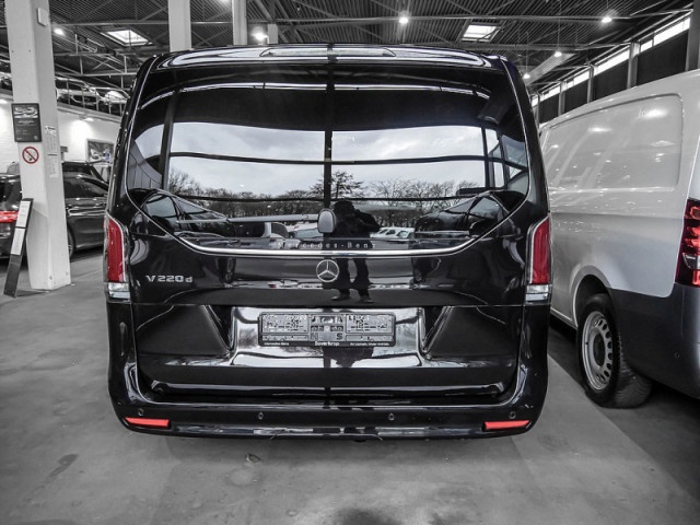 Mercedes-Benz V 220