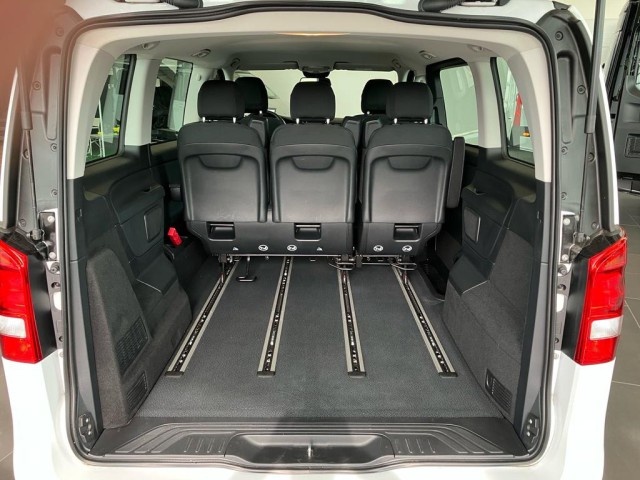 Mercedes-Benz V 220